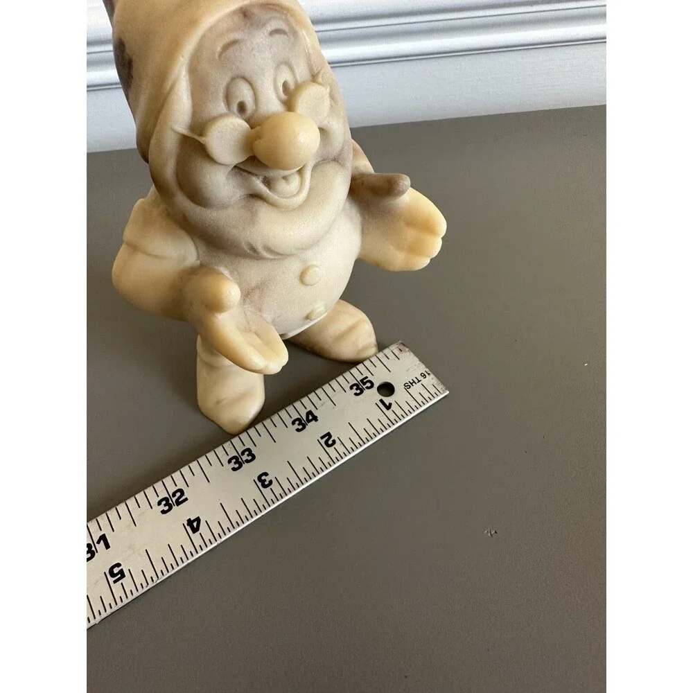 Disney Snow White and the 7 Dwarfs DOC Cameonyx Marble Figurine 5.5